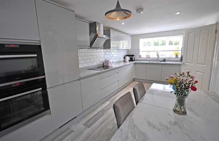 3 Bedroom Detached House For Sale In Oakfields, Hailsham, BN27