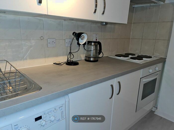 1 Bedroom Flat To Rent In St. Georges Road, Hanworth, TW13