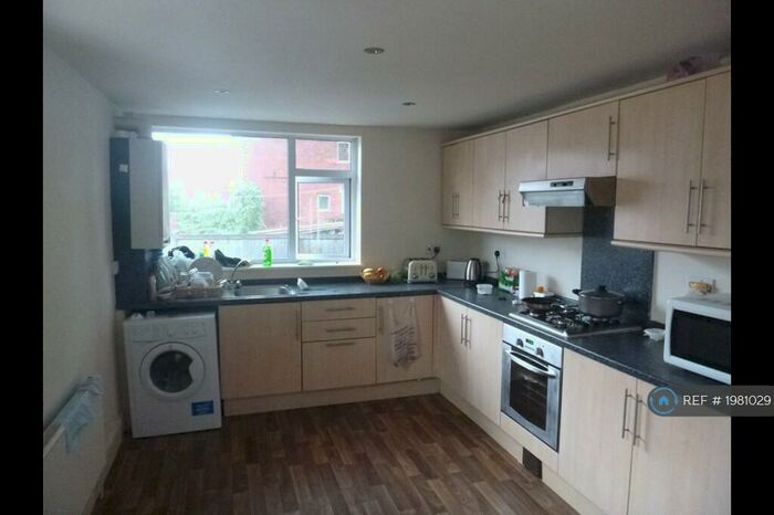 2 Bedroom Flat To Rent In Queens Road, Nottingham, NG9