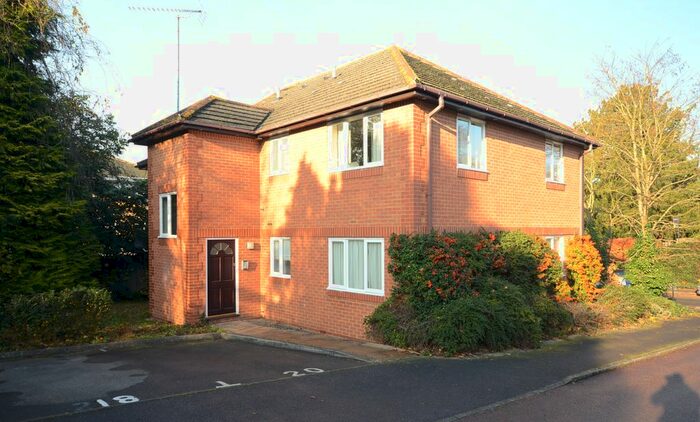 1 Bedroom Flat To Rent In Broome Court, Bracknell, RG12