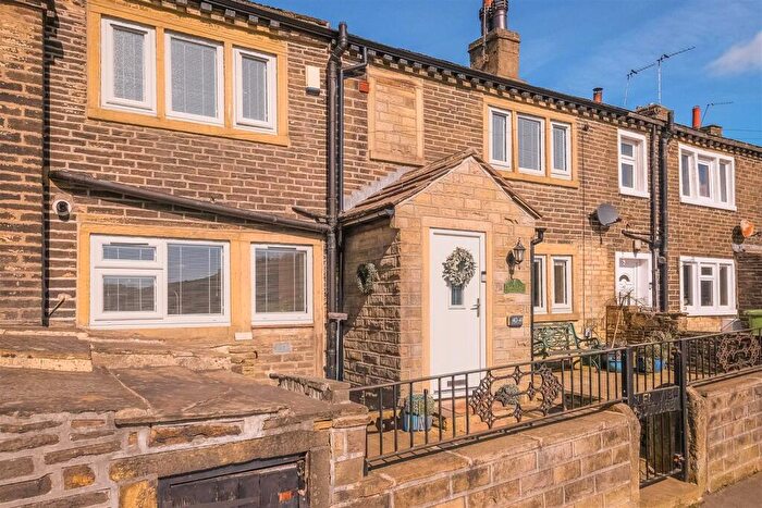 3 Bedroom Cottage For Sale In Bradshaw Lane, Halifax, HX2