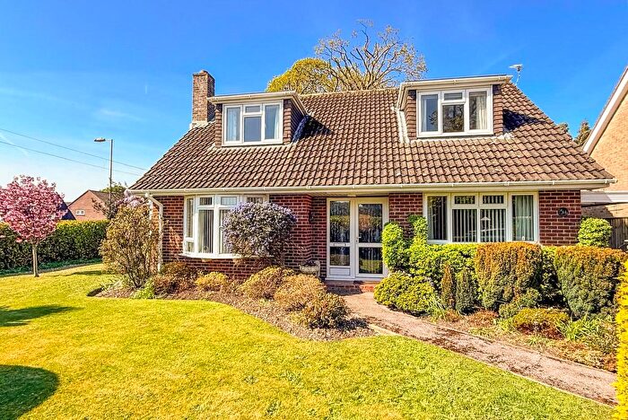 4 Bedroom Chalet For Sale In Lyon Avenue, New Milton, BH25