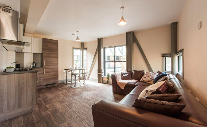 4 Bedroom Apartment To Rent In Half Moon Lane, Gateshead, NE8