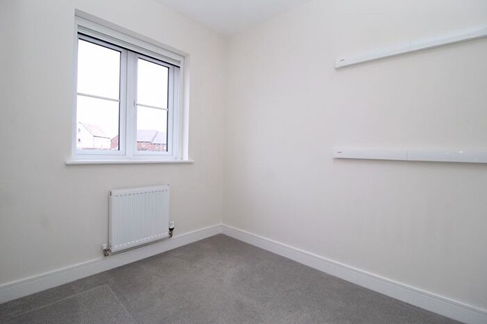 3 Bedroom Terraced House For Sale In Pintail Circle, Biddenham, MK40