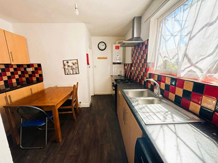 2 Bedroom Flat To Rent In Gregory Boulevard, Hyson Green, NG7