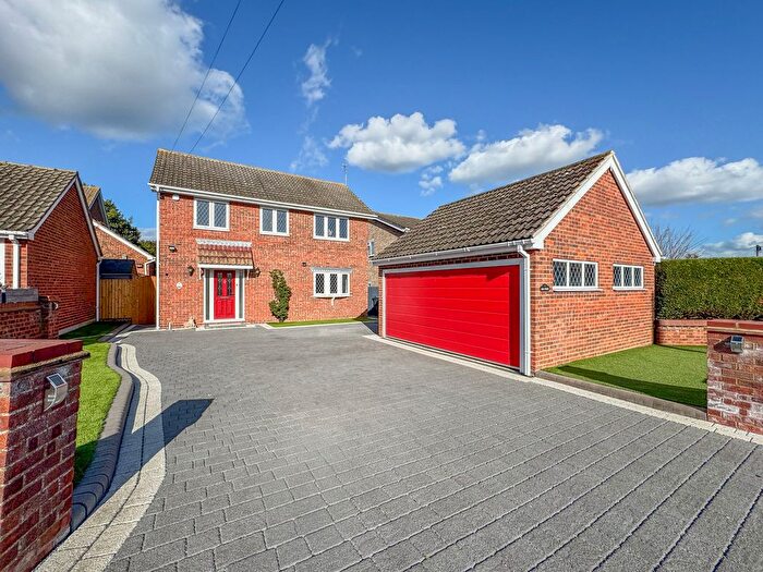 4 Bedroom Detached House For Sale In Lodgelands Close, Rayleigh, SS6