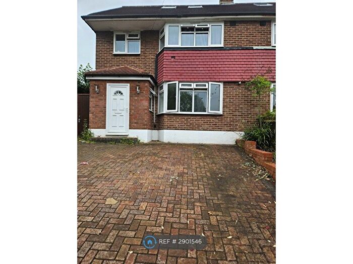 3 Bedroom Maisonette To Rent In Waterfall Road, London, N14