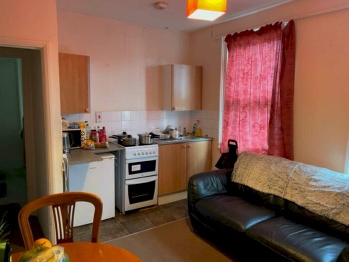 1 Bedroom Flat To Rent In Erleigh Road, Reading, RG1