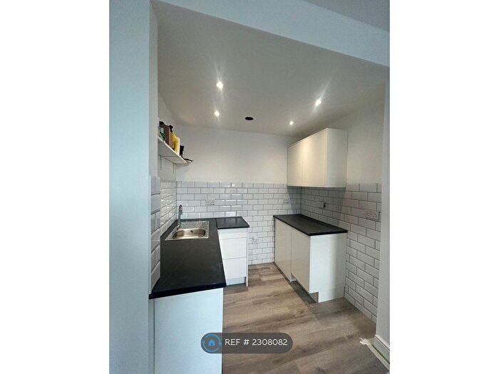 2 Bedroom Flat To Rent In The Paddock, Dover, CT16