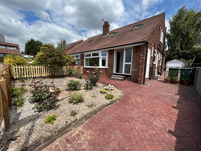 3 Bedroom Semi Detached House To Rent In Eden Gardens, Leeds, West Yorkshire, LS4