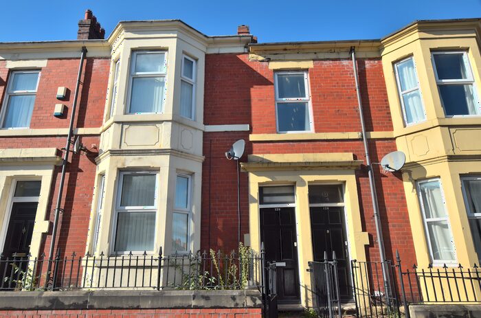 3 Bedroom Flat To Rent In Wingrove Avenue, Fenham, Fenham, Tyne And Wear, NE4