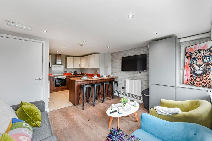 5 Bedroom Flat To Rent In Malin Hill, Nottingham, NG1