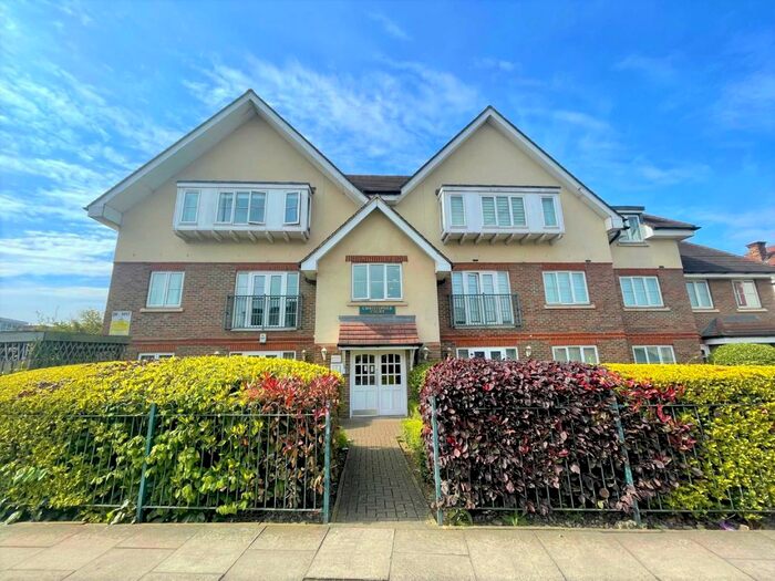 2 Bedroom Property To Rent In Great North Way, London, NW4