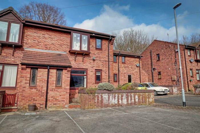 1 Bedroom Flat To Rent In Walesby Court, Leeds, LS16