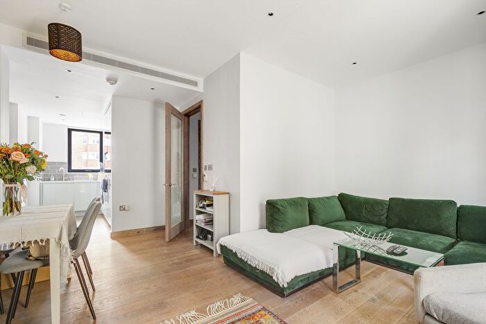 2 Bedroom Flat To Rent In Fothergill House, Bellwether Lane, Wandsworth, SW18