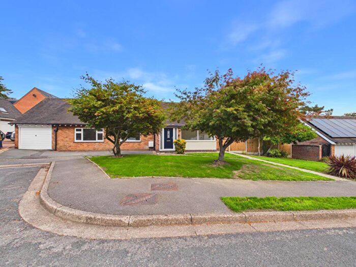 3 Bedroom Detached Bungalow To Rent In The Close, Arlington Road, DE23