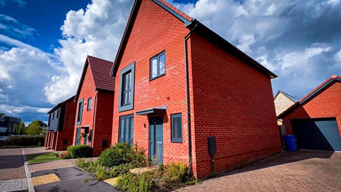 3 Bedroom Detached House To Rent In Stirling Close, Crowthorne, Berkshire, RG45
