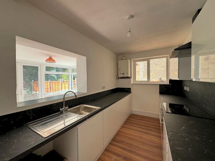 3 Bedroom Detached Bungalow To Rent In London Road, Sittingbourne, ME10