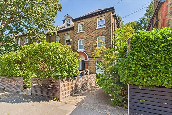 2 Bedroom Apartment For Sale In Croxted Road, London, SE21