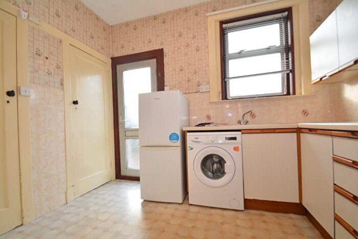 2 Bedroom Semi-Detached Bungalow For Sale In Coldstream Drive, Glasgow, G73