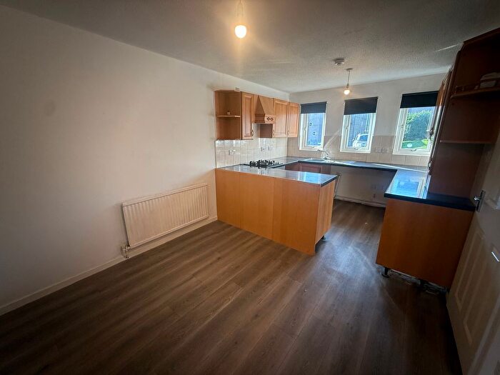 2 Bedroom Property To Rent In Elder Grove, Netherton, Huddersfield, HD4