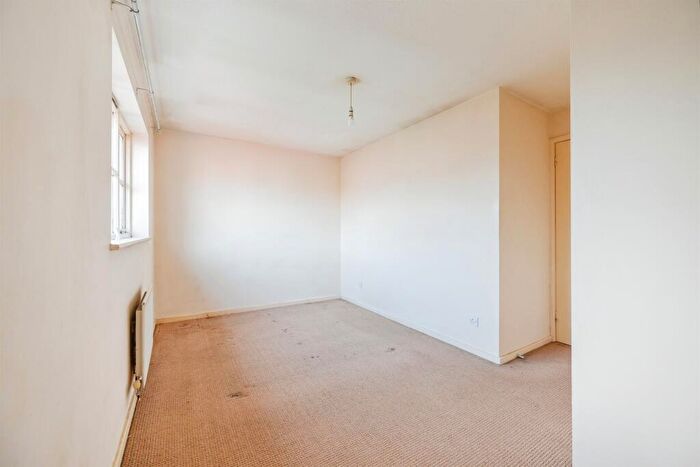 3 Bedroom End Of Terrace House For Sale In Maytree Close, Oakwood, Derby, DE21