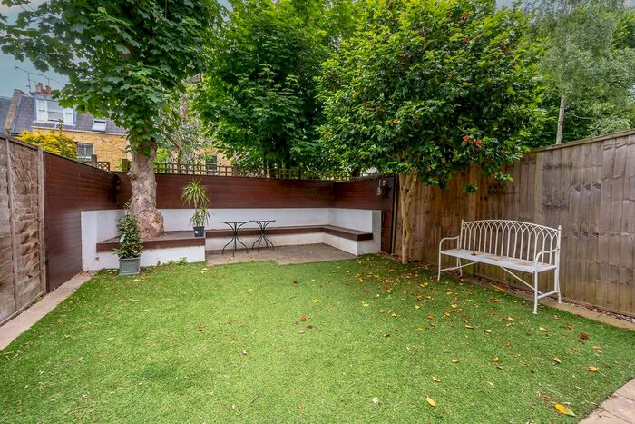 2 Bedroom Flat To Rent In Schubert Road, East Putney, London, SW15