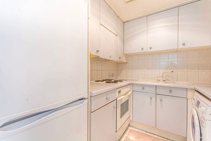 1 Bedroom Flat To Rent In Chiltern Street, Marylebone, London, W1U