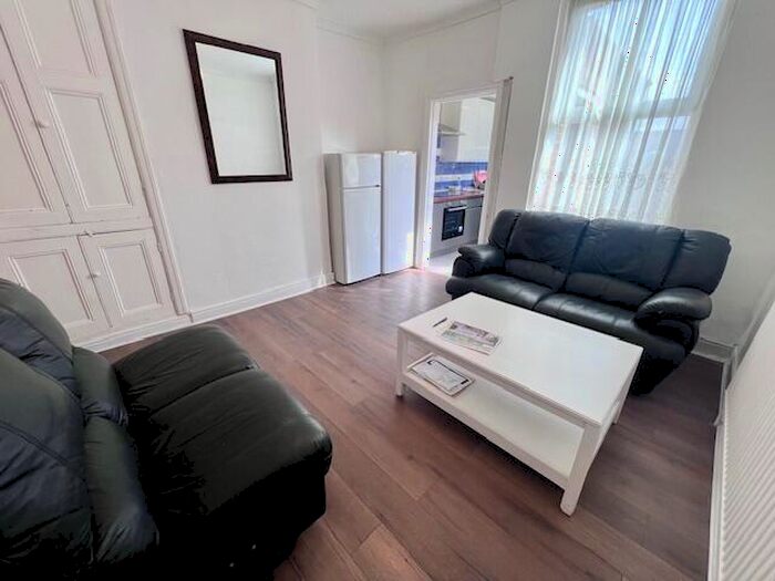 4 Bedroom Terraced House To Rent In Sharrow Street, Sheffield, S11