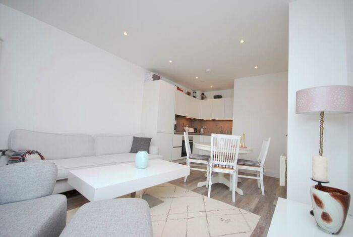 1 Bedroom Flat To Rent In Elmfield Road Bromley, BR1