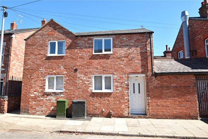 2 Bedroom Detached House For Sale In Lea Road, Abington, Northampton, NN1