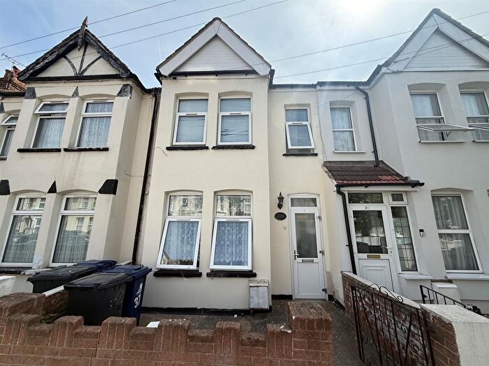 3 Bedroom Terraced House For Sale In Oswald Road, Southall, UB1