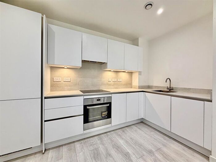 1 Bedroom Flat To Rent In Barrett House, Prince Regent Road, Hounslow, TW3