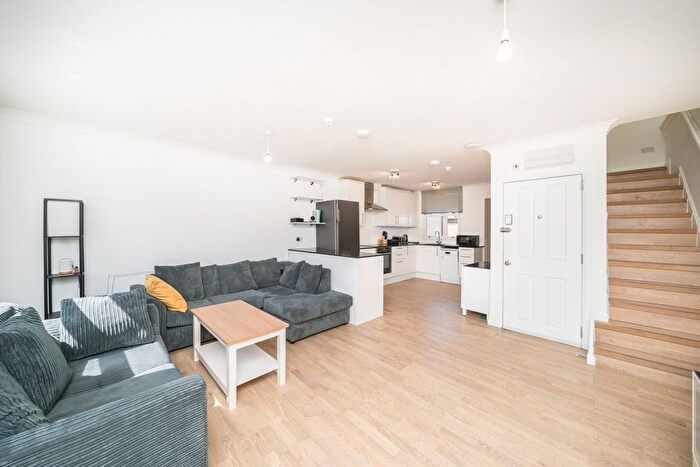 3 Bedroom Flat For Sale In Kingston Road, Wimbledon, SW19