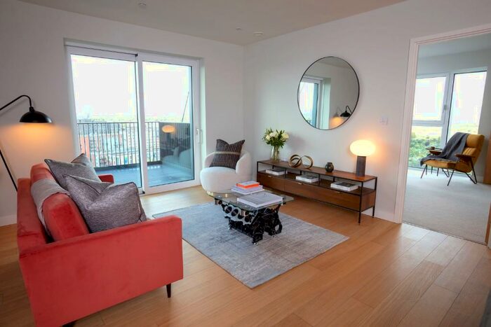 3 Bedroom Flat To Rent In Ferry Lane, London, N17