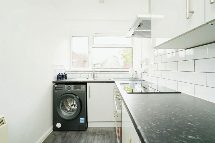 1 Bedroom Flat For Sale In Saye & Sele Close, Grendon Underwood, Aylesbury, HP18