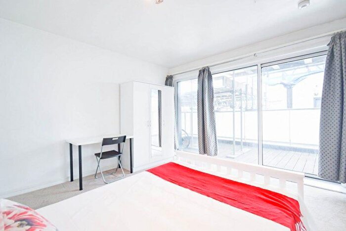 3 Bedroom Flat To Rent In Commercial Street, London, E1