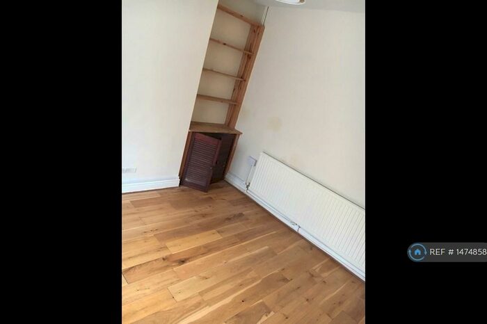 3 Bedroom Terraced House To Rent In Victoria Parade, Bristol, BS5
