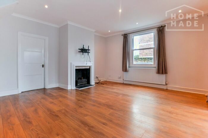 3 Bedroom Semi-Detached House To Rent In Castlebar Road, Ealing Broadway, W5