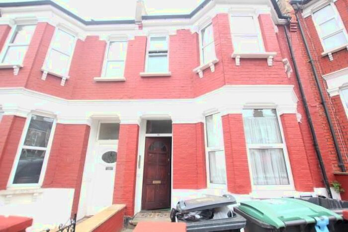 Detached House To Rent In Beresford Road, Turnpike Lane, N8
