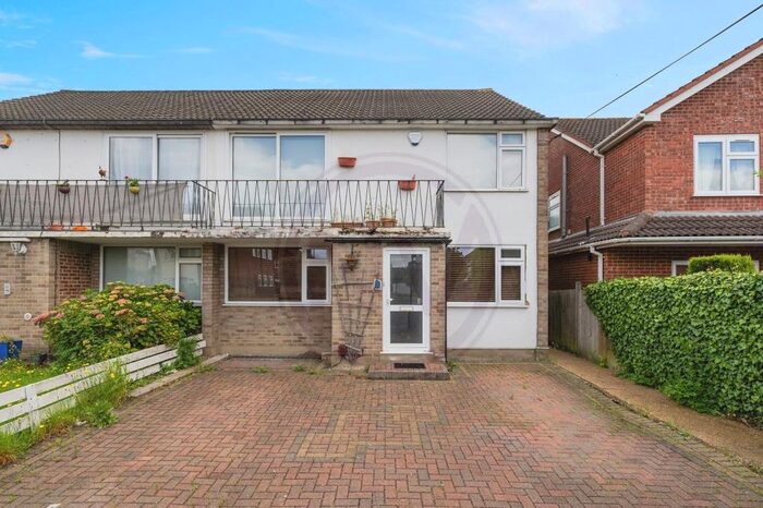 2 Bedroom Flat To Rent In Garnault Road, Enfield, EN1