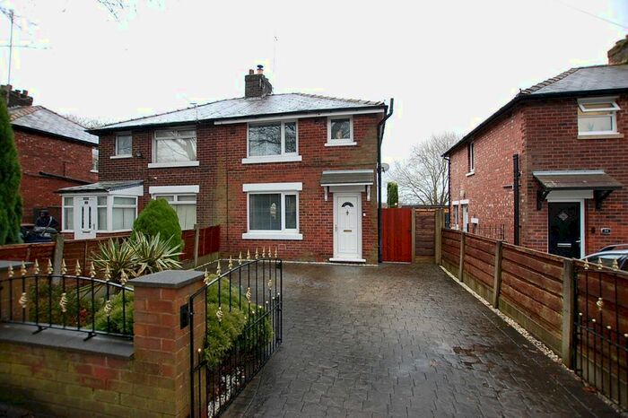 Semi-Detached House To Rent In Miller Street, Ashton-Under-Lyne, Greater Manchester, OL6