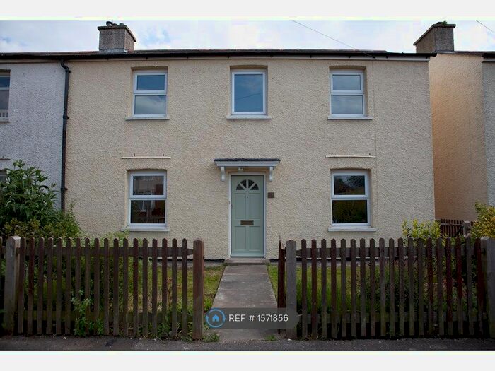 3 Bedroom Semi-Detached House To Rent In Pound Farm Road, Chichester, PO19