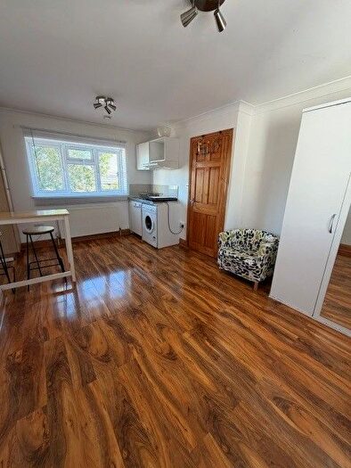 Studio To Rent In Hoylake Road, London, W3