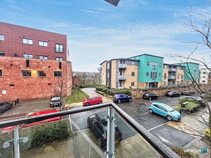 2 Bedroom Apartment For Sale In Worsdell Drive, Gateshead, Tyne And Wear, NE8