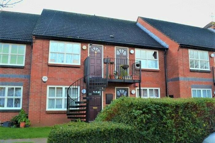 1 Bedroom Flat To Rent In India Road, Tredworth, Gloucester GL1