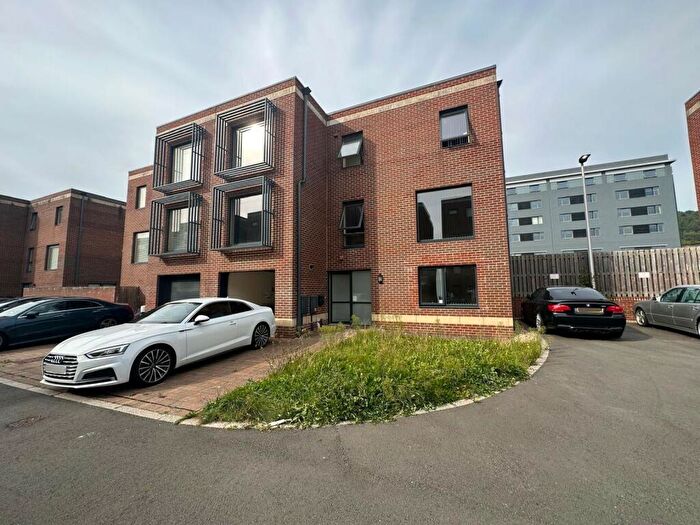 3 Bedroom House To Rent In Swallow Street, Swansea, SA1