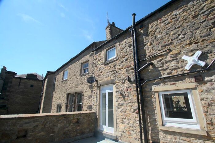 2 Bedroom Flat To Rent In Otley Street, Skipton, BD23