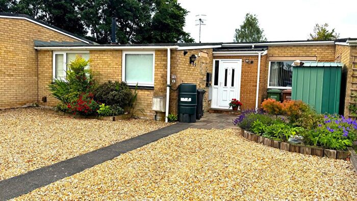 3 Bedroom Terraced Bungalow For Sale In Grafson Place, Droitwich, WR9