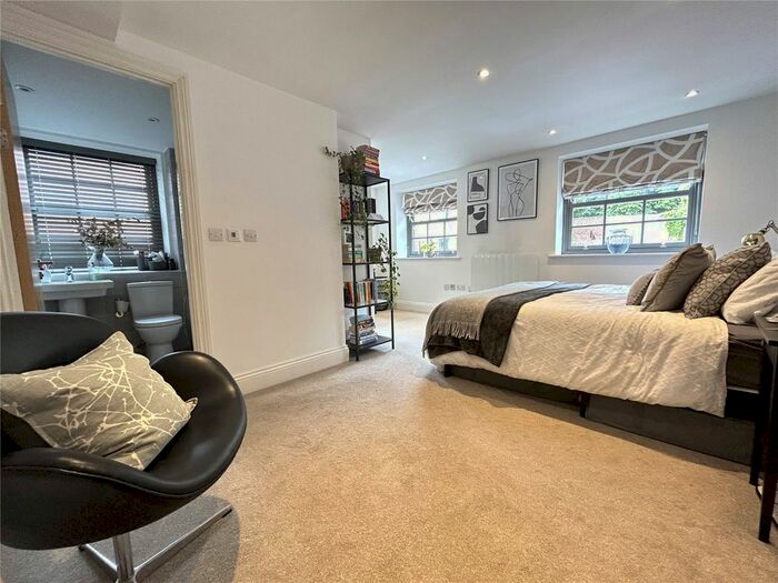 2 Bedroom Flat To Rent In Victoria Gardens, Headingley, Leeds, LS6